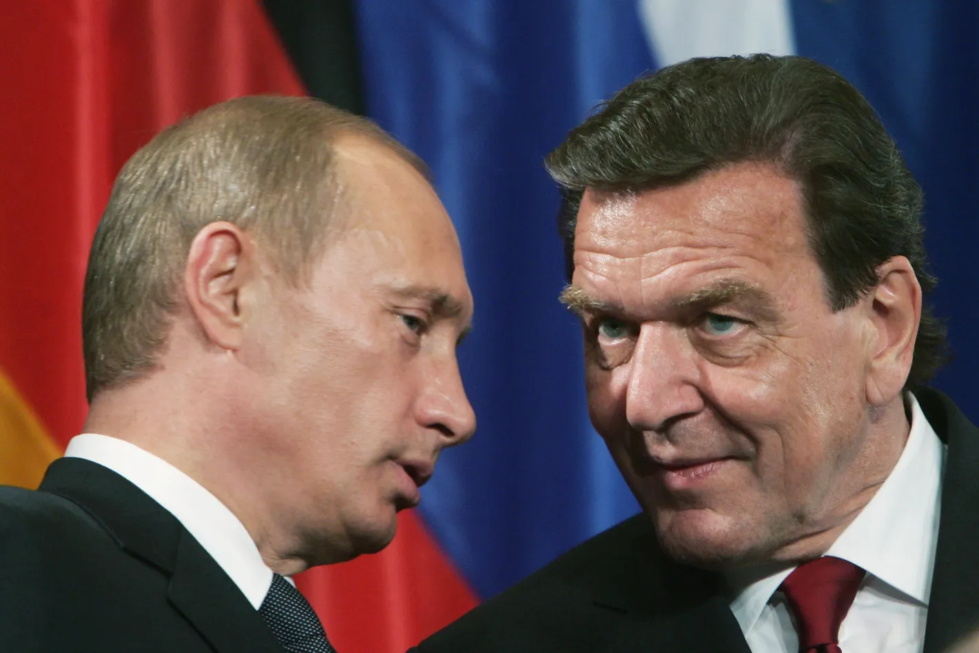 Лице в лице, без свидетели: Путин и Герхард Шрьодер проведоха неочаквана среща в Москва
