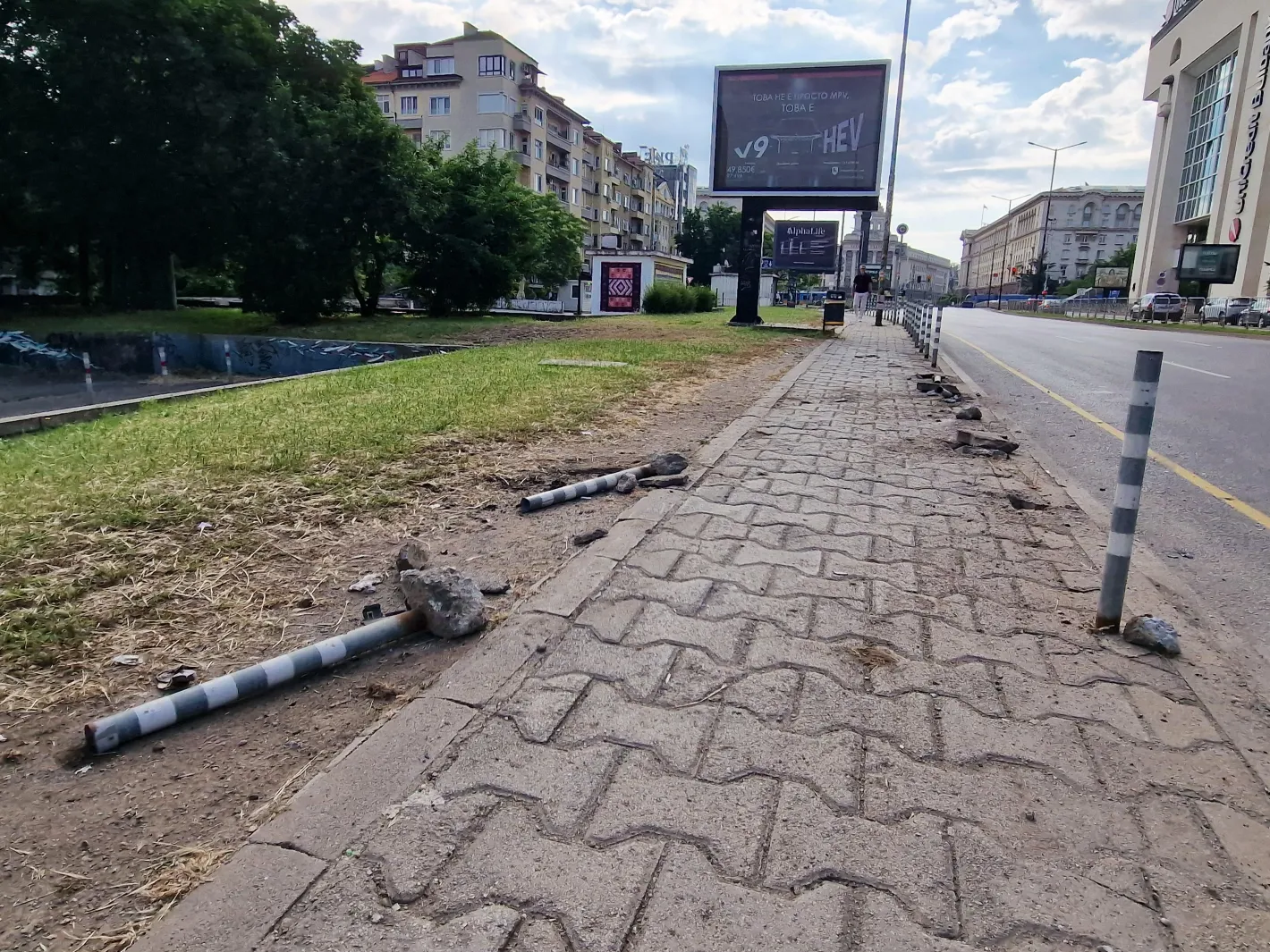 Пияна жена превърна своето BMW в куршум в центъра на София, по чудо няма жертви Снимки