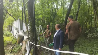 Акция край Варна: Започнаха събарянето на близо 1 км незаконна ограда в гората в местността „Баба Алино“ Обновена