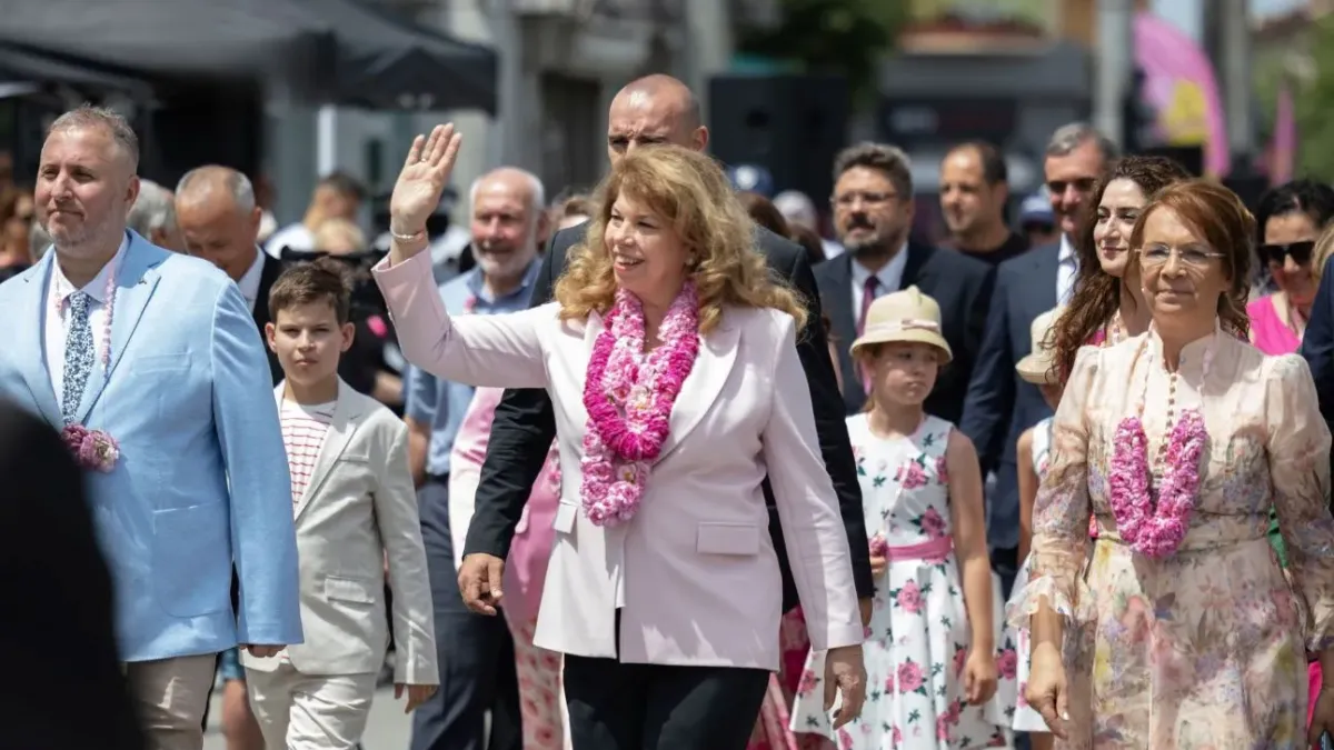 Йотова призова за защита на българската роза