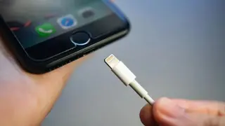Посочиха най-голямата грешка при зареждане на смартфона