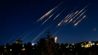 Близкият изток отново пламна: Израел порази цели в Иран, Техеран отвърна на удара