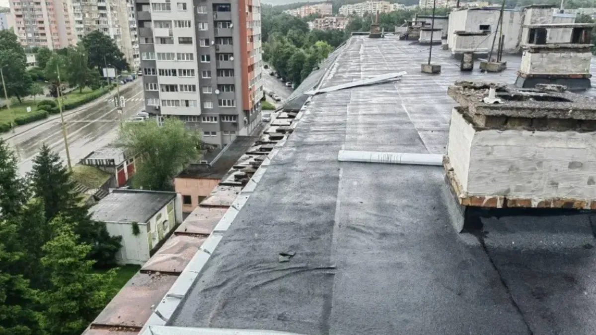 Покрив като след буря, а ремонтът е нов: Сигнали за проблемно саниране в Габрово