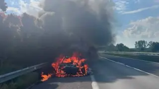 Кола изгоря на АМ "Хемус"