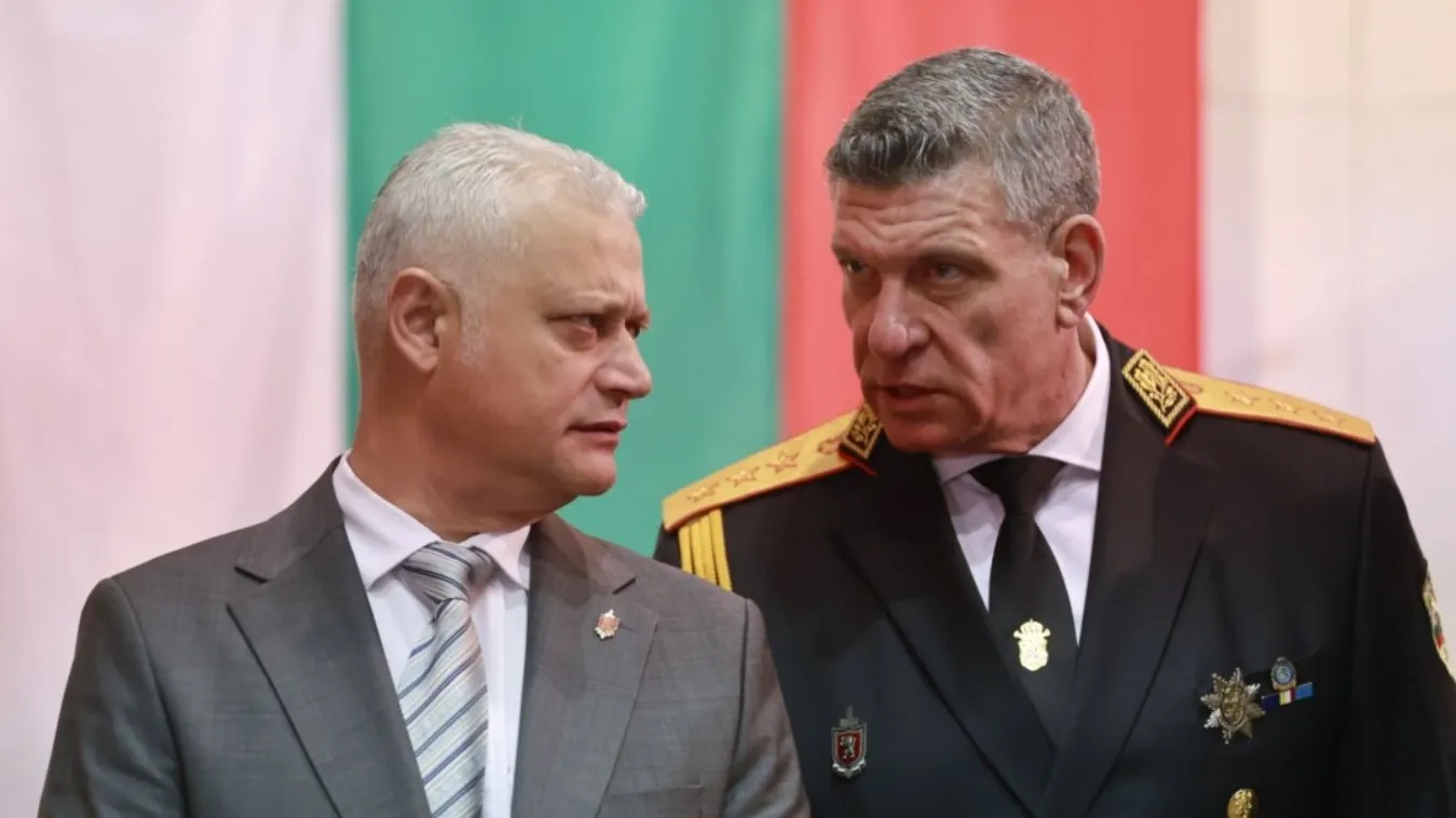 Дечев звъннал на Кандев след оставката: Беше развълнуван, сподели ми че трябва време!