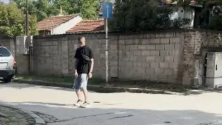 "Фентанилово зомби" се клатушка насред улица в Пловдив