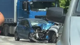 Тежък челен сблъсък край Нареченски бани, има пострадали