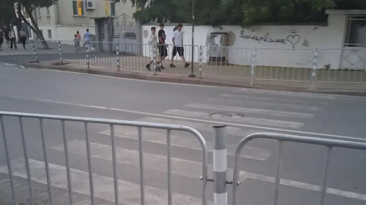 Заличената пешеходна пътека в Сливен разпали страсти в социалните мрежи