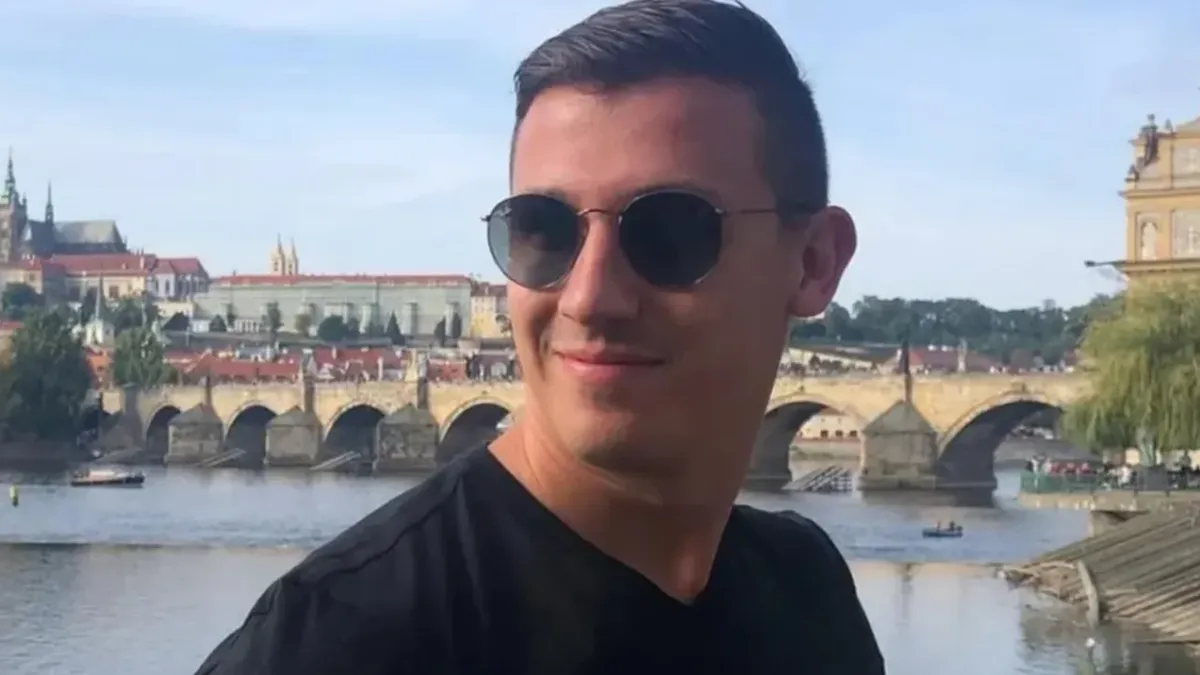 Мъж изяде над килограм мед за една минута и попадна в рекордите на Гинес