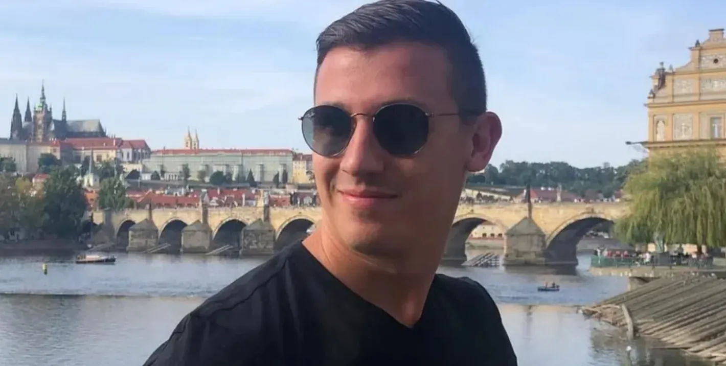 Мъж изяде над килограм мед за една минута и попадна в рекордите на Гинес