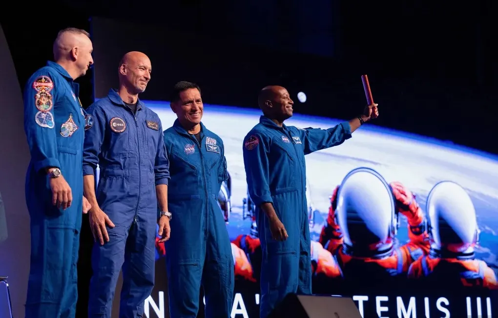 НАСА представи екипажа на Artemis III - за първи път в програмата има европейски астронавт Снимки