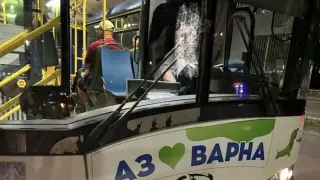 Напрежение във Варна: Таксиметров шофьор блокира автобус и отправи заплаха