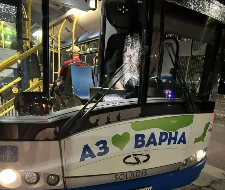 Напрежение във Варна: Таксиметров шофьор блокира автобус и отправи заплаха