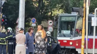 Тежка катастрофа с трамвай в ранни зори на натоварено кръстовище в София