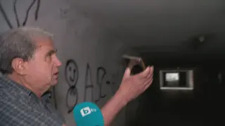 С фенерчета под падащ таван: Стотици софиянци минават всеки ден през опасен подлез