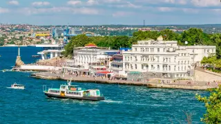 „Всичко свърши, напускам Севастопол“: руснаци бягат от Крим с багажа си, да се живее без бензин е невъзможно