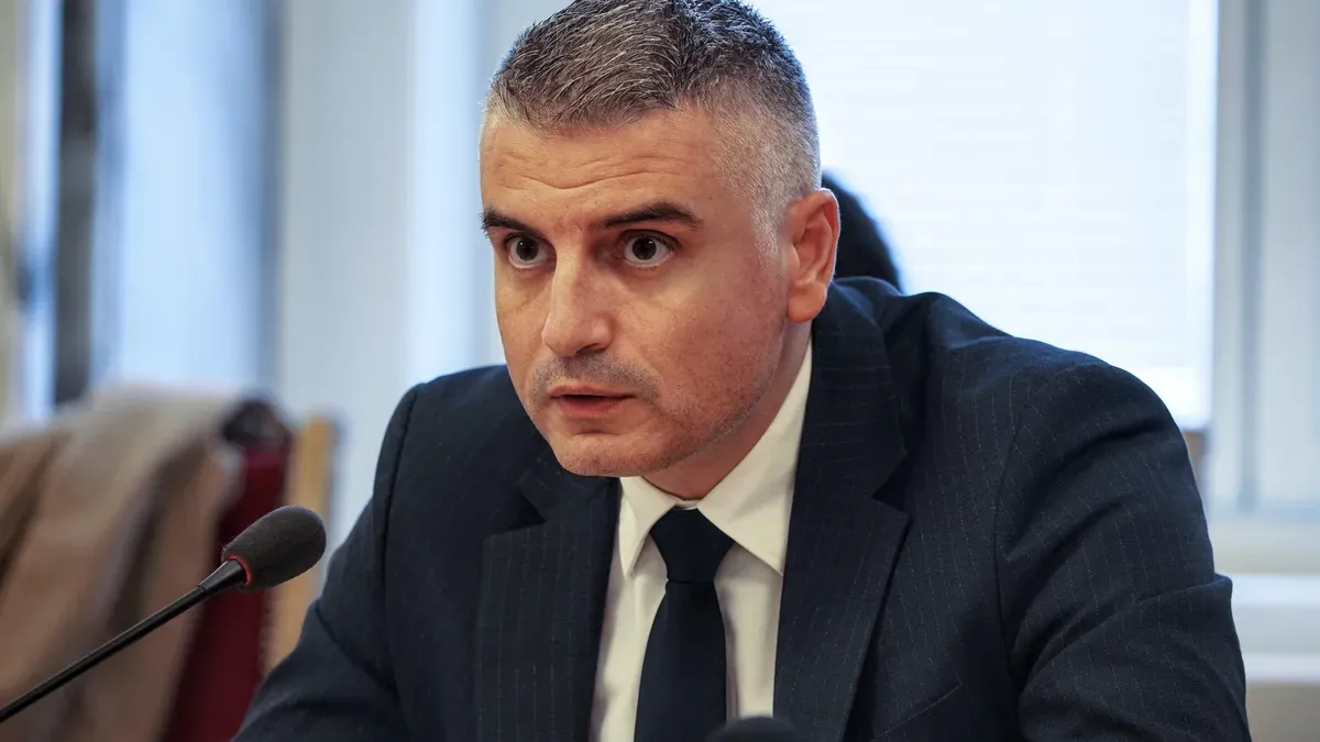 Рибарски за спирането на военната помощ за Украйна: Външнополитическо прострелване в крака