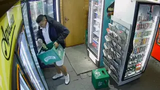 В столичния "Дружба е така": Мъж си граби цяла каса с бира пред камерите и си тръгна без да плати