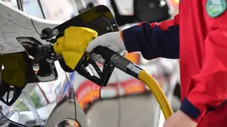 Бензиностанциите в Крим останаха без гориво след украински удари
