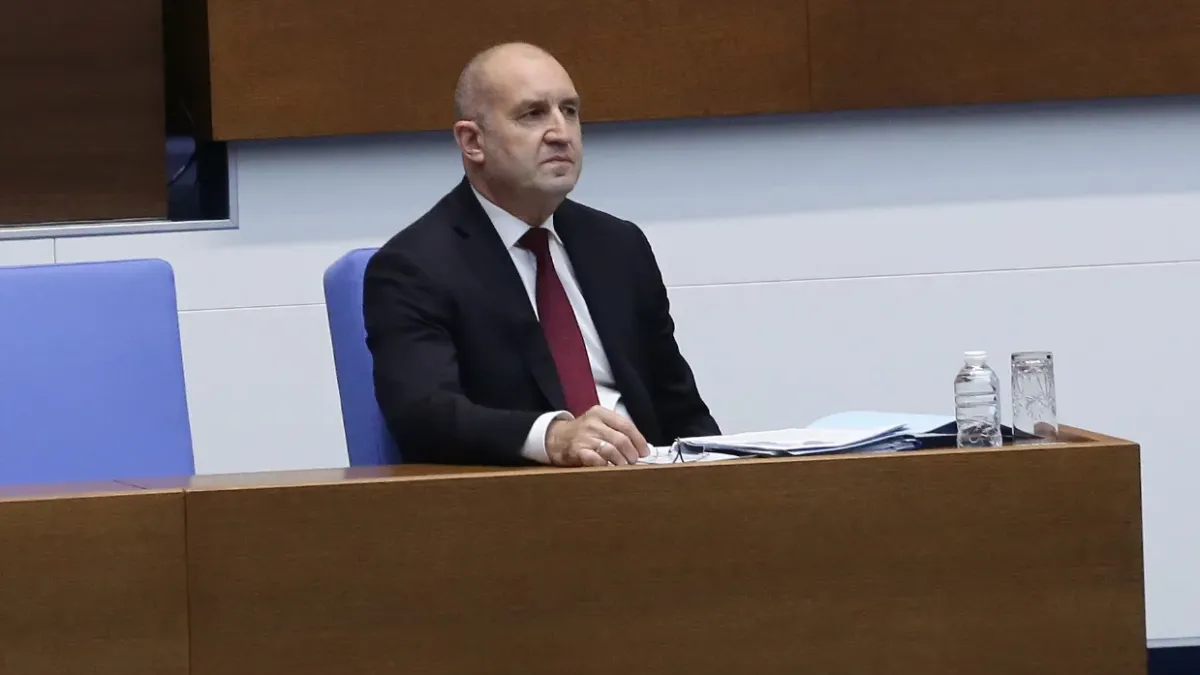 Радев иска оставките на четирима министри? Ивкова е първа в списъка