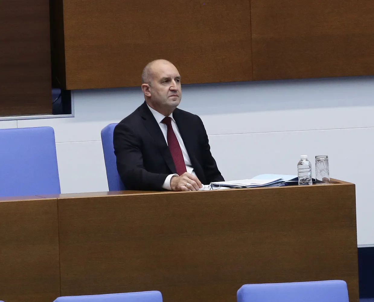 Радев иска оставките на четирима министри? Ивкова е първа в списъка