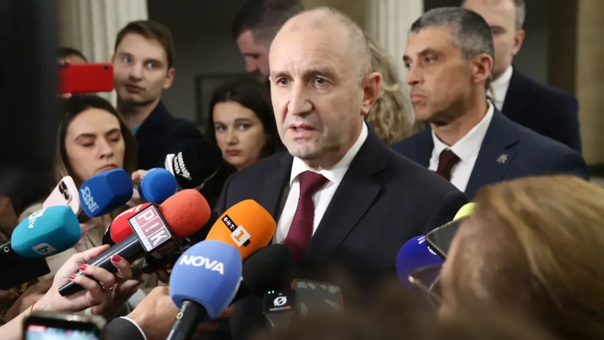 Радев от Брюксел: Това означава ние да се простреляме в крака
