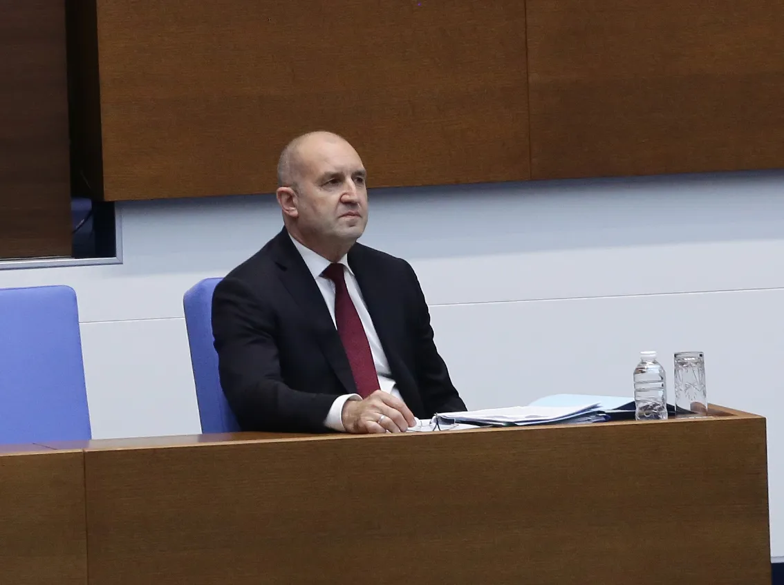 Калфин за ветото на Радев: Ходовете са за вътрешна употреба, санкции срещу Русия ще има