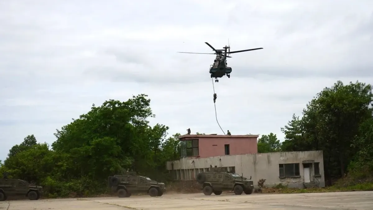 Дронове взривиха джипове, командоси щурмуваха сграда в учение „Strike Back-26“