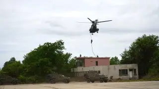Дронове взривиха джипове, командоси щурмуваха сграда в учение „Strike Back-26“