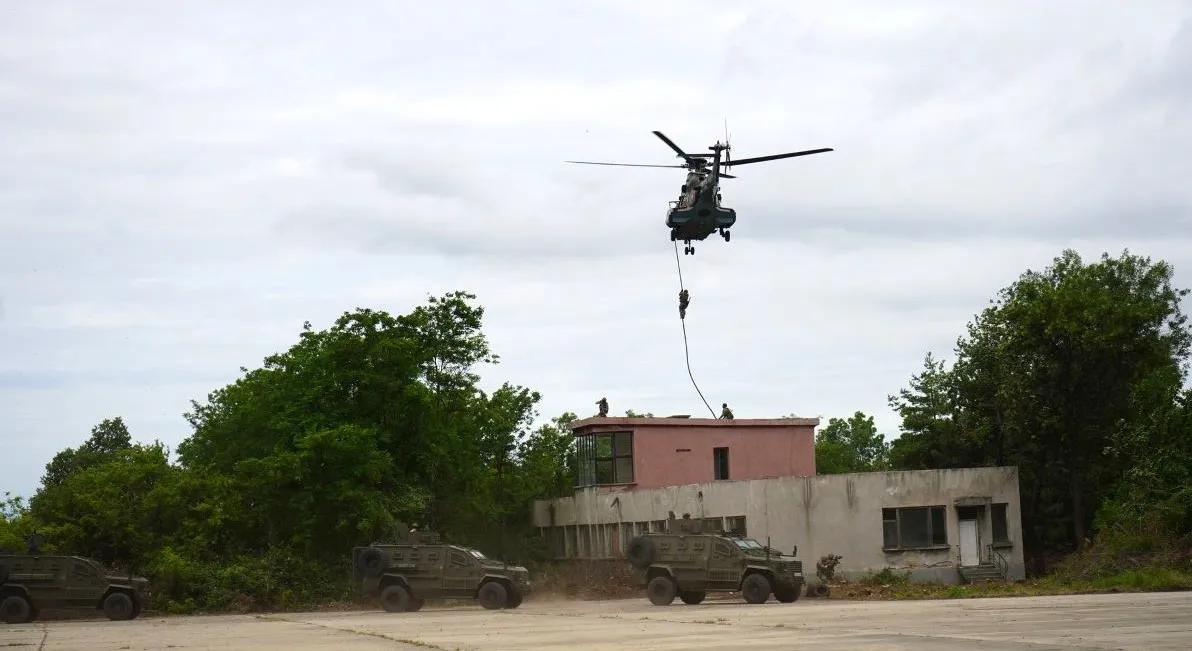 Дронове взривиха джипове, командоси щурмуваха сграда в учение „Strike Back-26“