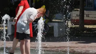 Слънцето вдига градусите в неделя, на места ще вали