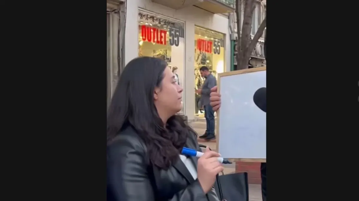 Дадоха на българка да напише думи за трети клас на дъска, издъни се много