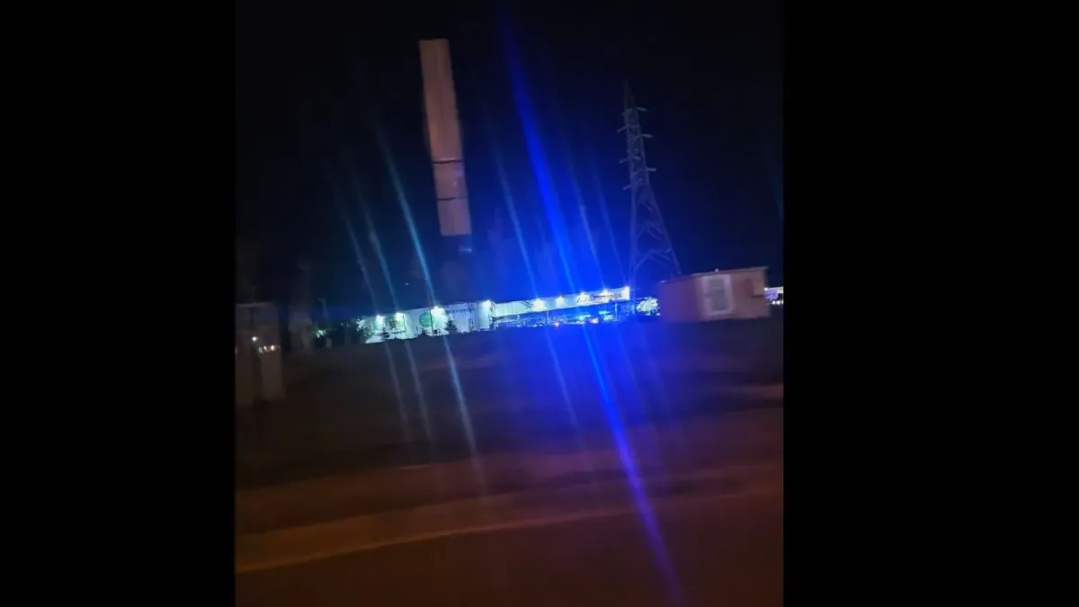Извънредна ситуация по тъмна доба в София: Десетки полицаи обсадиха паркинг на хипермаркет в „Люлин“
