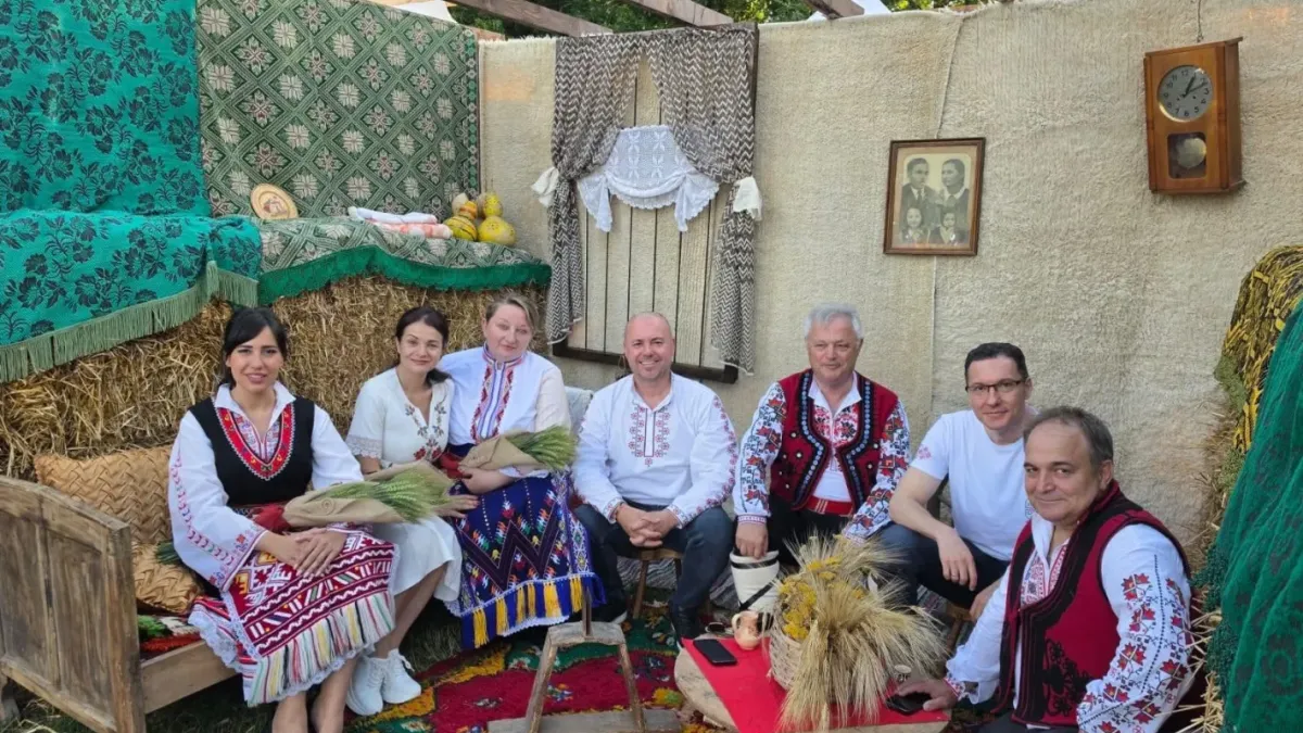 Емблематични лица на ГЕРБ се премениха с народни носии