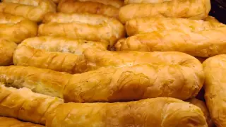 На морето: Баничка колкото половин кило кайма, с айрана - цяло