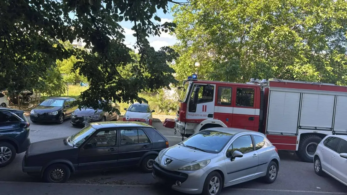 Полиция блокира паркинг край блок в столичния „Люлин“, долетя и пожарна Снимки