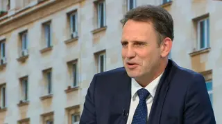 „Военната помощ трябва да спре“: Зам.-председателят на НС с позиция за Украйна
