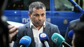 Куриоз: 15-г. софиянец седна зад волана, за да вози майка си и баща си