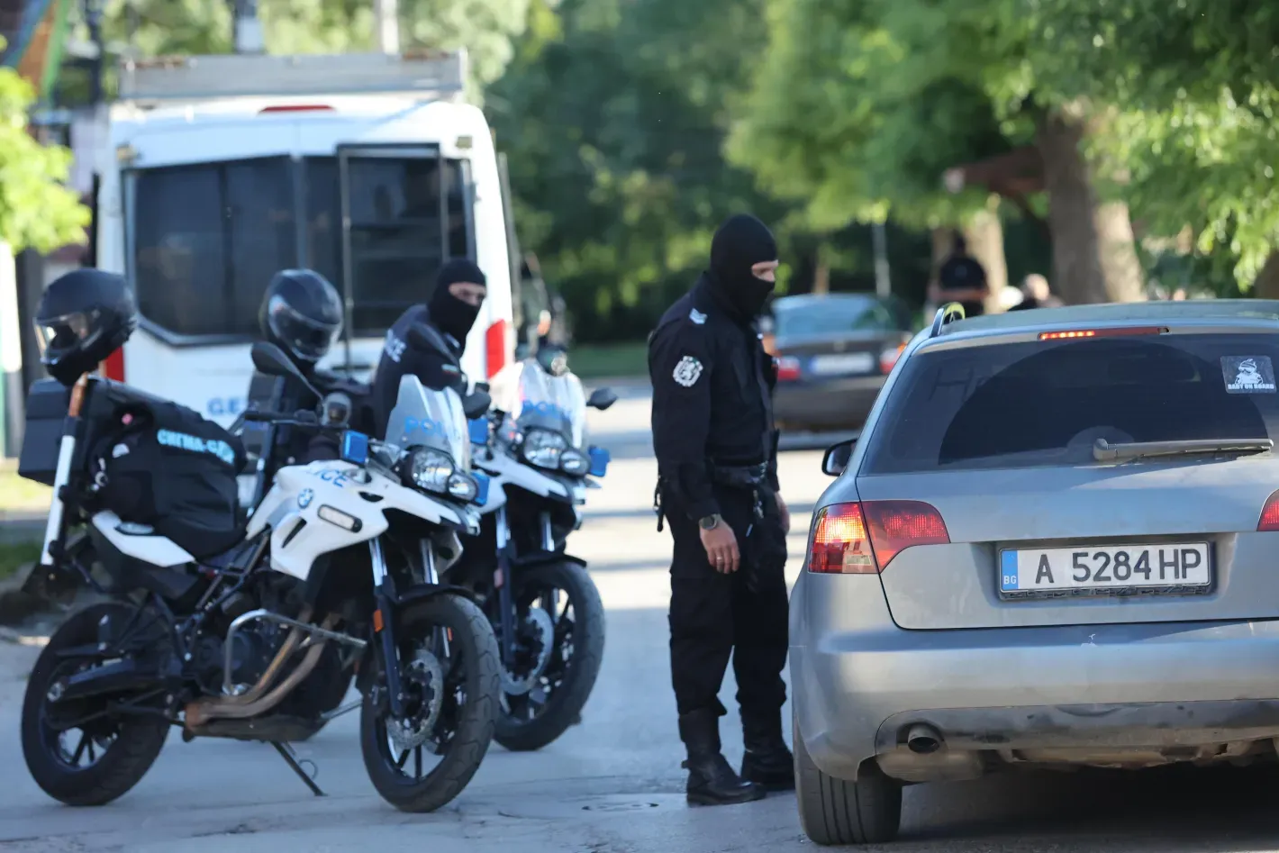 36 задържани при мащабната акция в "Ботунец", очакват се нови арести