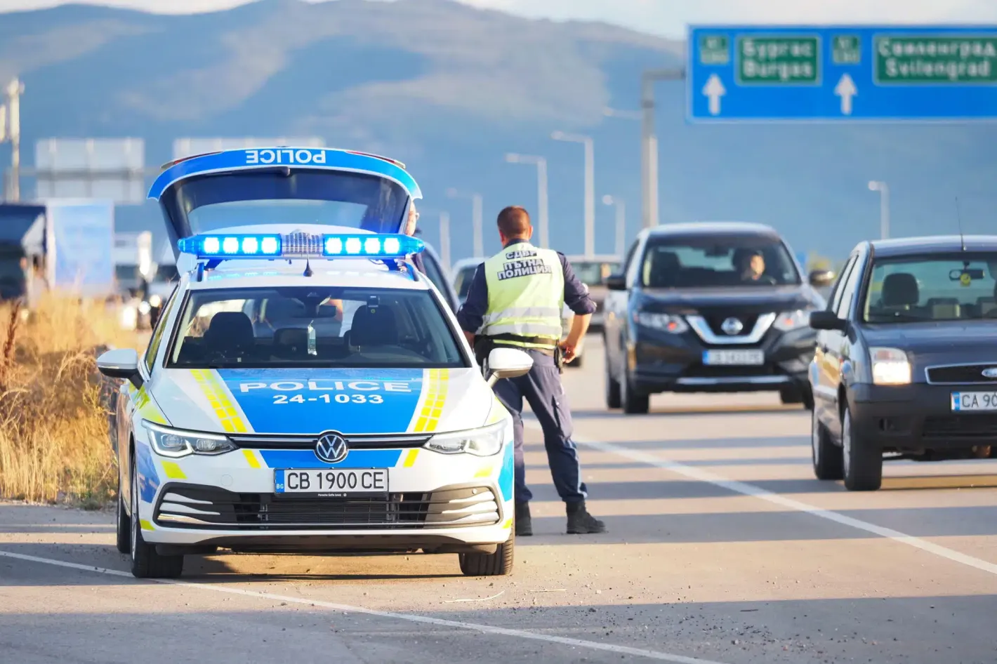 Цивилни полицейски коли тръгват на лов за джигити в Силистренско