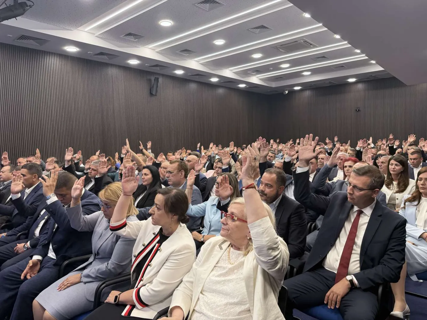 Делян Пеевски: Аз ще бъда най-отпред и ще ви водя! ДПС ще следва мисията си - това са хората!