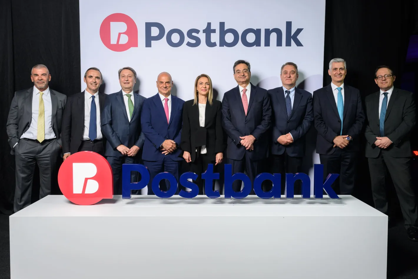 Postbank отбеляза 35 години в България със събитие, което събра световен тенис, бизнес елита и хиляди гости