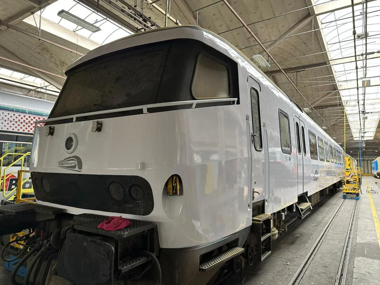 Частни влакове в България: Първите вагони на Ivkoni Express ще пътуват до Варна и Бургас