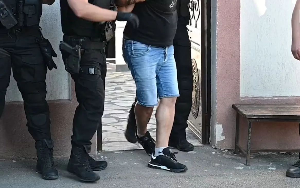 Случаят „Калашниците“ в „Ботунец“: Обвиниха мъж за 7-дневно отвличане на момиче и друг за побой над полицай