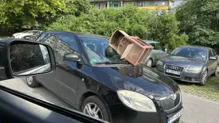 Необичайна „забележка“ върху автомобил във Варна заради паркиране Снимки