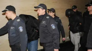 10 месеца без следа: Мистерията около изчезналите от „Наглите“ се заплита