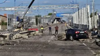 Украйна разруши част от още един важен за Русия мост Снимки
