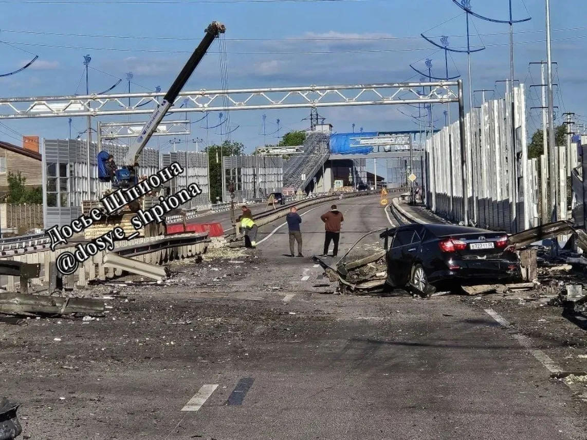 Украйна разруши част от още един важен за Русия мост Снимки