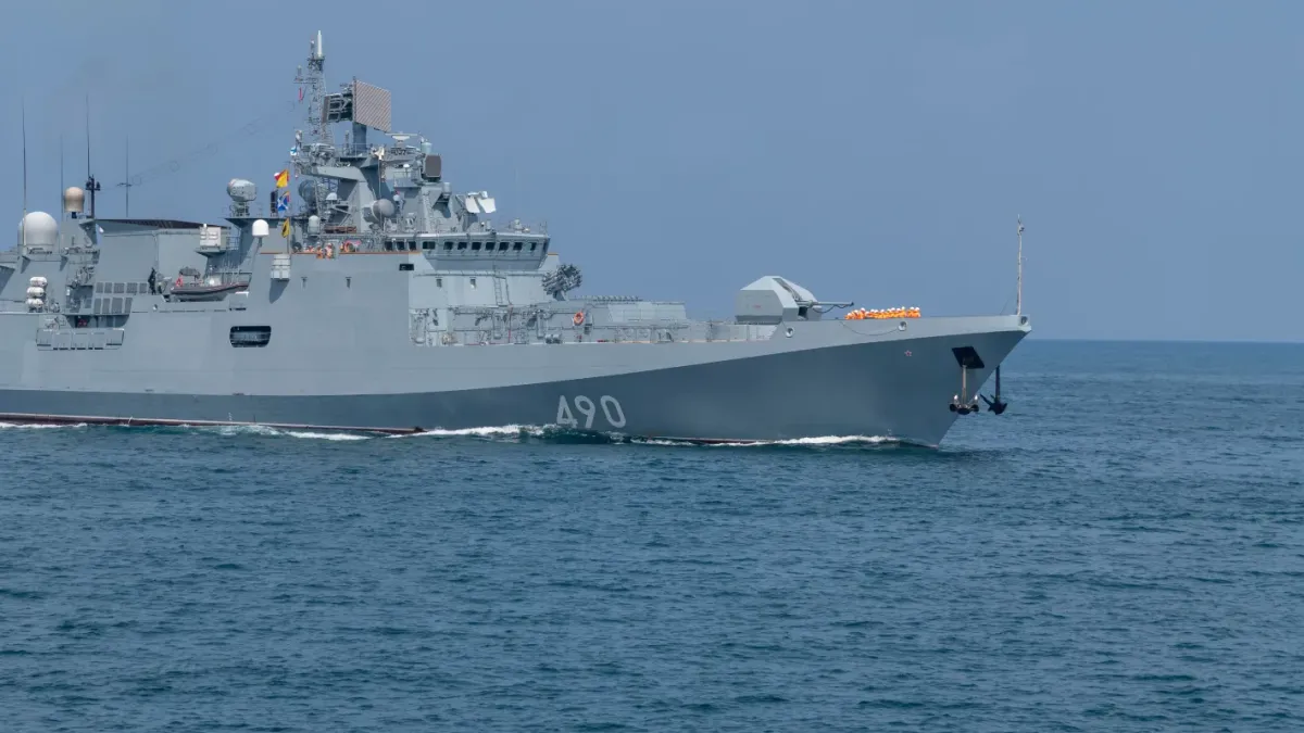 Великобритания на нокти! Руски военен кораб е произвел изстрели в Ламанша