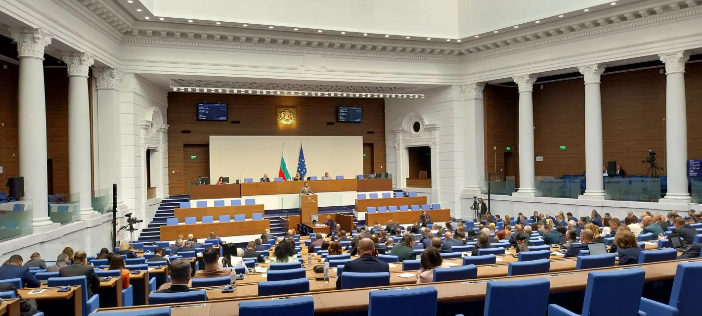 Депутатите гласуват увеличение на тавана за нов външен дълг до 3,8 млрд. евро